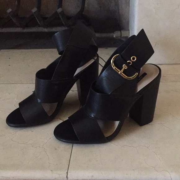 Shoes - Black heels size 7 strappy NWT